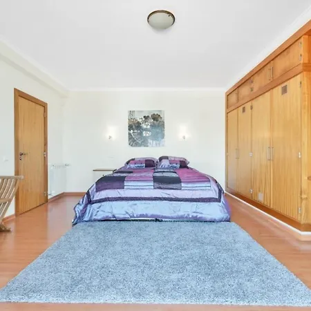 3-bed 10 Mins To The Beach In Villa Albufeira