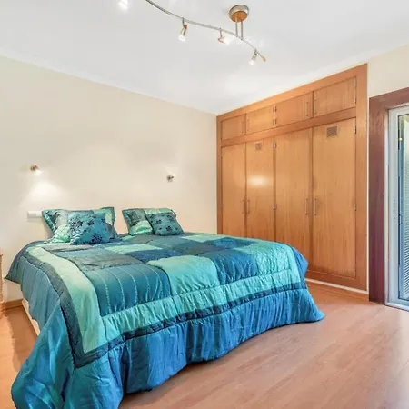 3-bed 10 Mins To The Beach In Villa