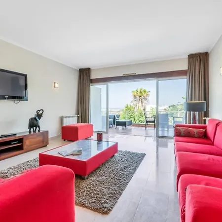 3-bed 10 Mins To The Beach In Villa *