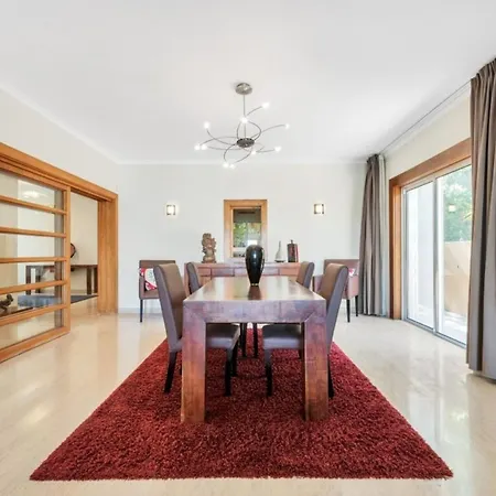 Villa 3-bed 10 Mins To The Beach In Albufeira