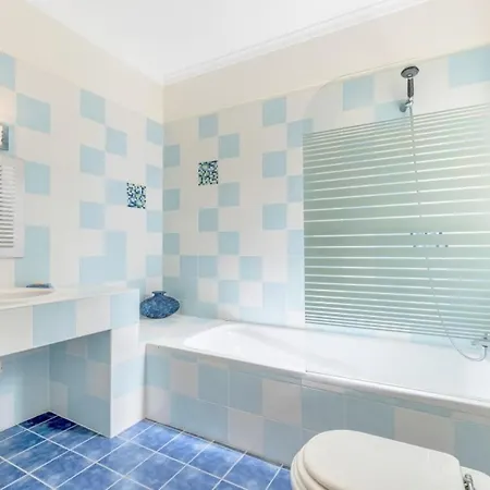 Villa 3-bed 10 Mins To The Beach In