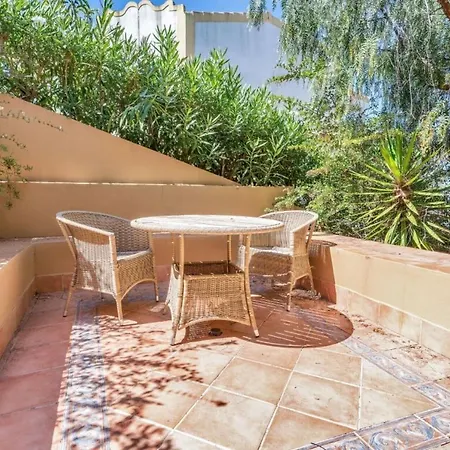 3-bed 10 Mins To The Beach In *