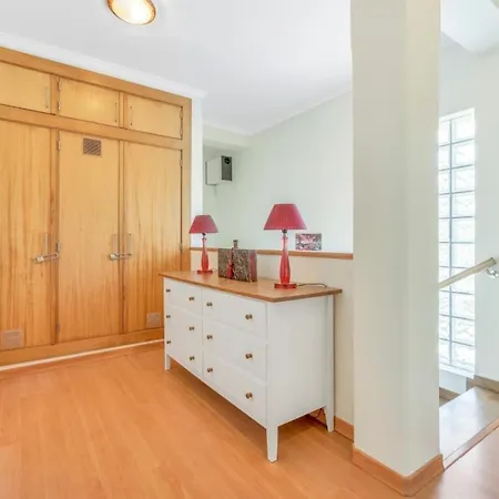 Villa 3-bed 10 Mins To The Beach In *