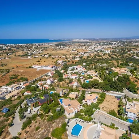3-bed 10 Mins To The Beach In *
